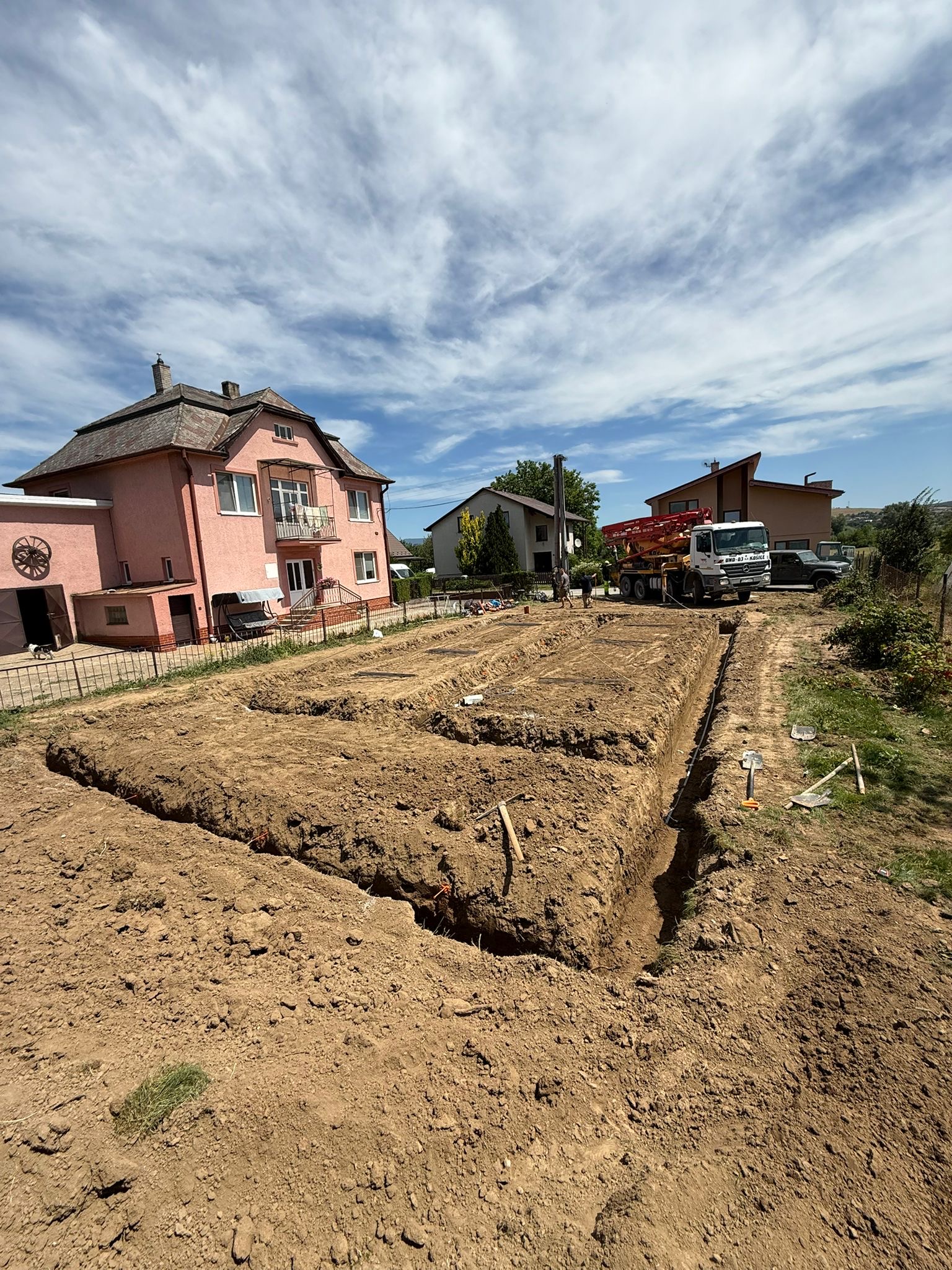 Výkopové práce Košice – výkop základov a prípojky